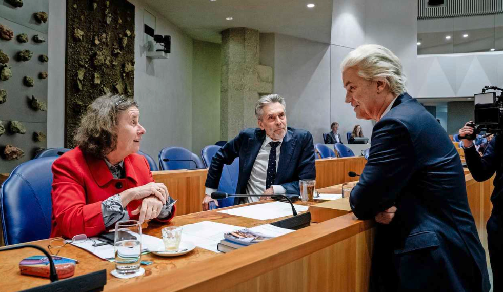 Na maanden zwijgen komt Marjolein Faber met boek over haar ministerschap