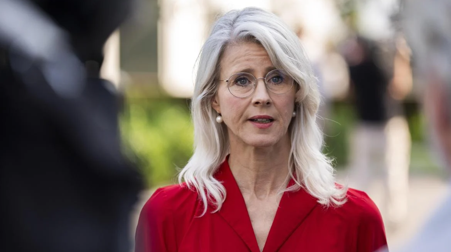 Minister Keijzer: pendelbus voor asielzoekers in Ter Apel wordt niet gratis