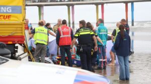 Hulpdiensten bij de zee in Scheveningen