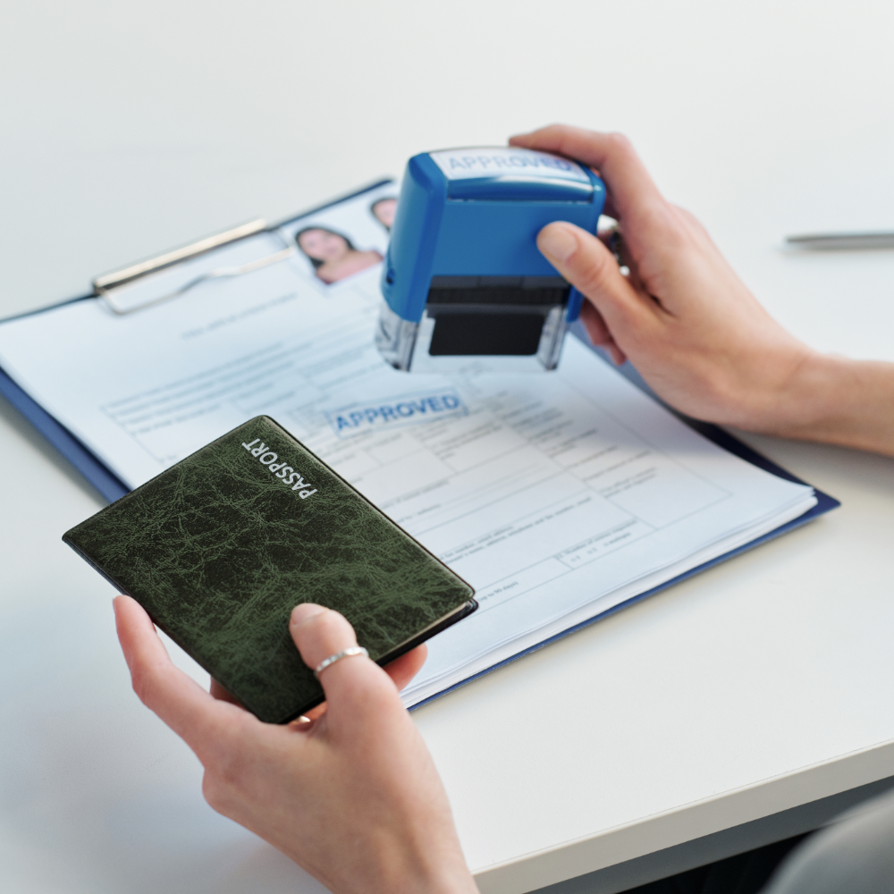 Tienduizenden euro’s foetsie: Nederlandse vakantiegangers massaal slachtoffer van genadeloze visa-oplichters – zó herken je de valstrik