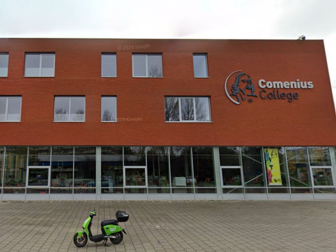 Docent krijgt ‘rake klappen’ en ontslag na ongepaste berichten aan leerling