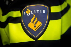Politie logo op een uniform