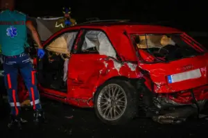 Auto helemaal kapot na ongeluk