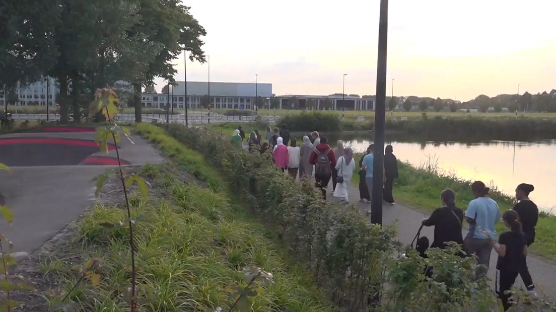 Lisa (17) herdacht met stille tocht door bewoners uit opvanglocatie verdachte