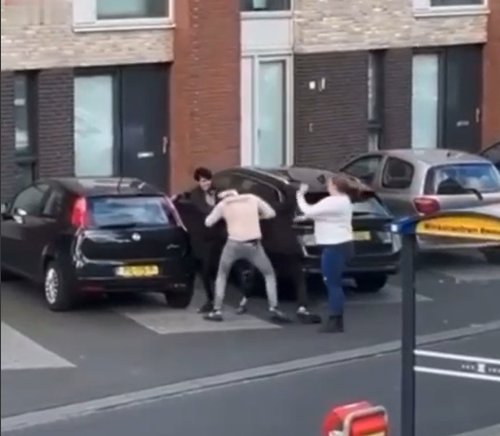Van slachtoffer naar winnaar: Nederlands koppel deelt rake klappen uit aan asielzoekers