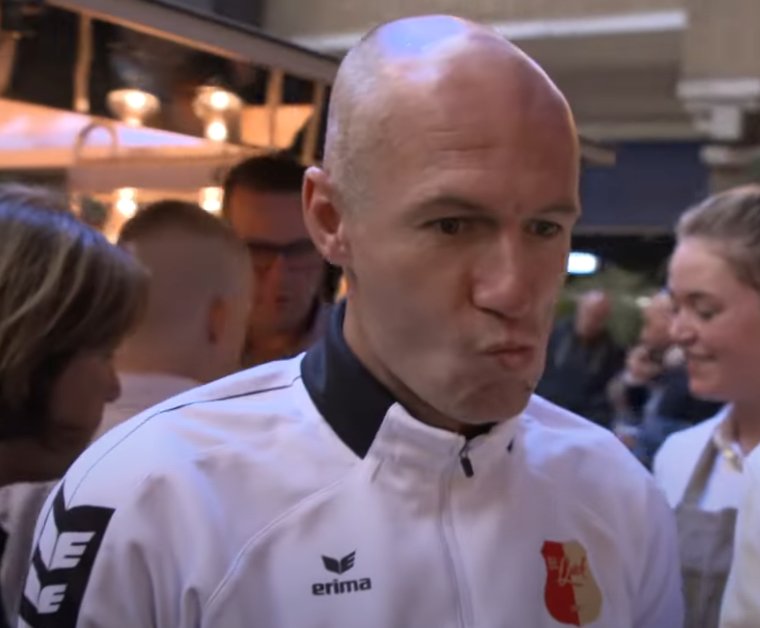 Geen zege, wel applaus: Robben verovert publiek bij eerste profwedstrijd padel