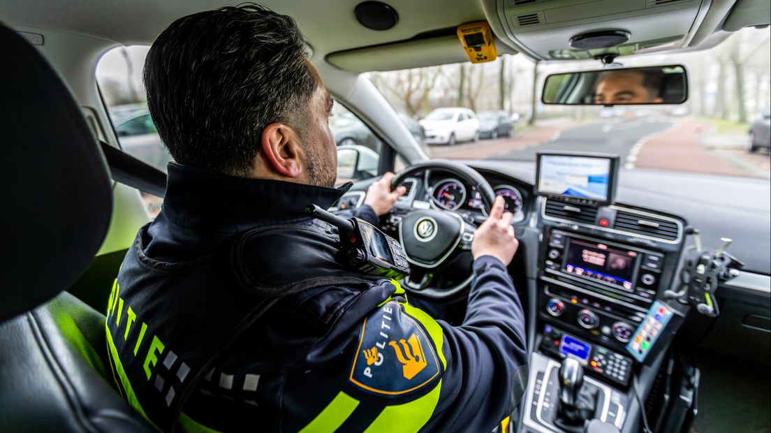 Vrouw (19) zwaargewond achtergelaten na ongeluk, bestuurder goudkleurige BMW rijdt door