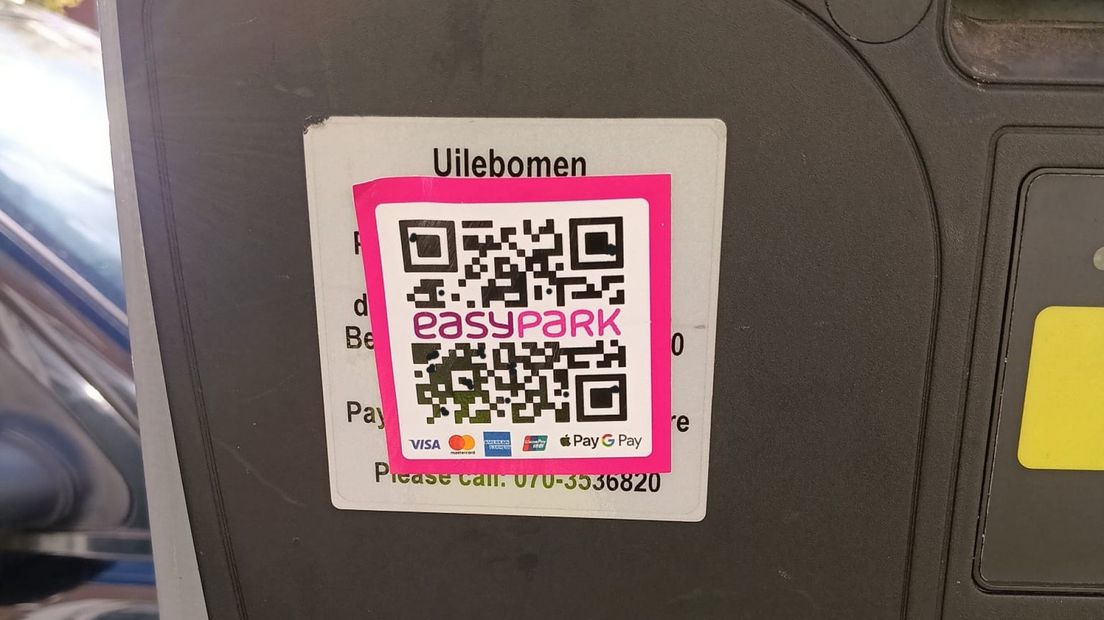 Waarschuwing: oplichting met valse QR-stickers op parkeerautomaten