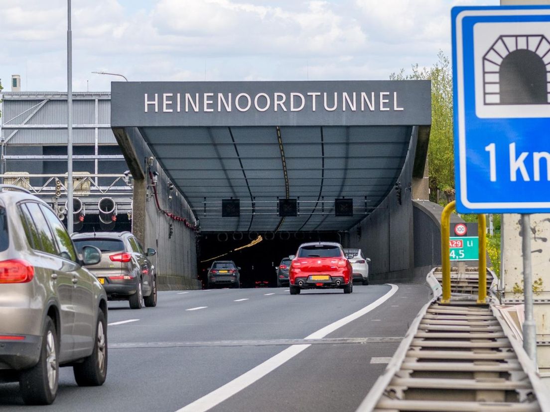Chaos op A29: Heinenoordtunnel urenlang dicht door stroomstoring