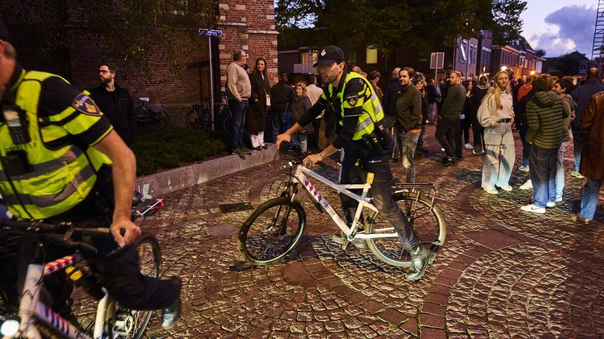 Politie veegt plein bij azc-bijeenkomst Noordwijk leeg