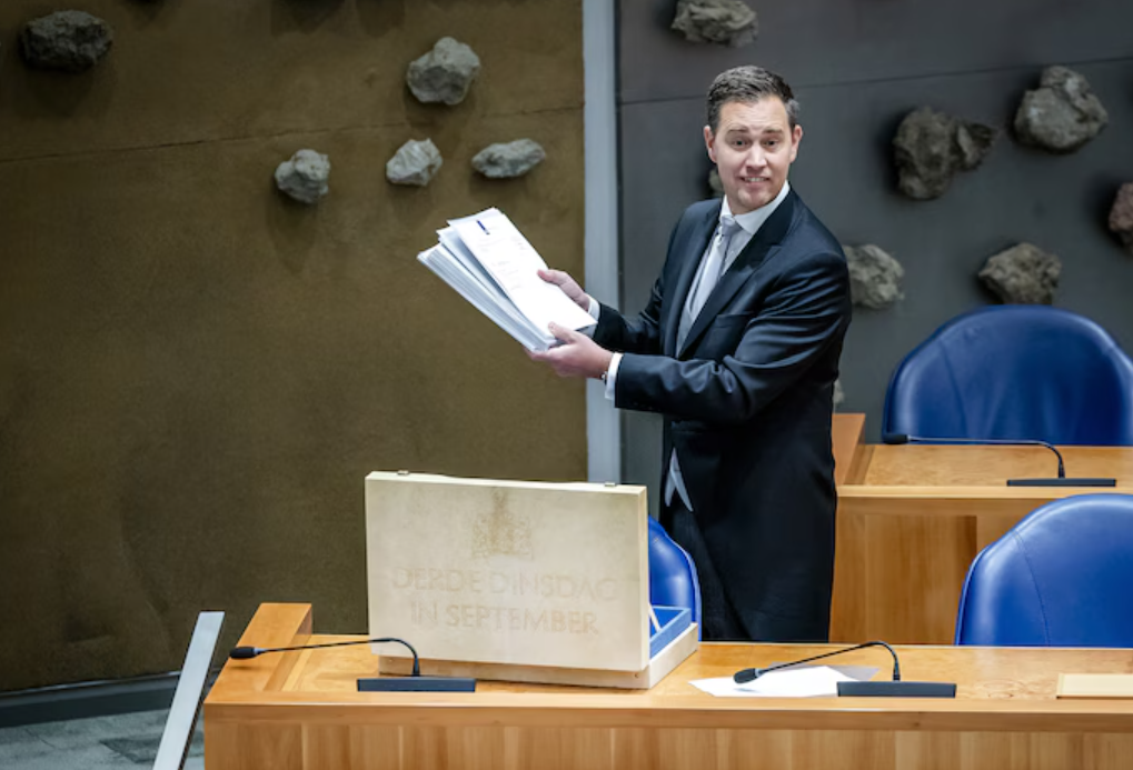 Prinsjesdag 2025: kleine koopkrachtplus, duurdere verre vluchten en politieke potjes schuiven