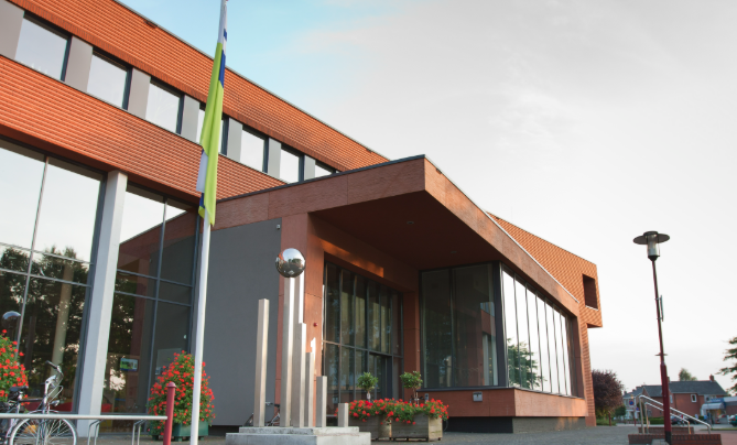 Drama in Vriezenveen: gezin met 6 kinderen uit huis gezet, emoties lopen hoog op