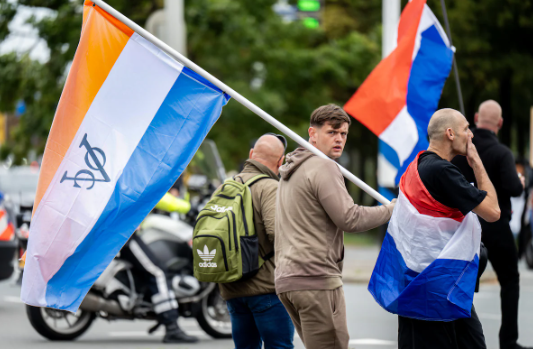 Bol.com verwijderd verkopers na rellen Malieveld om omstreden prinsenvlag