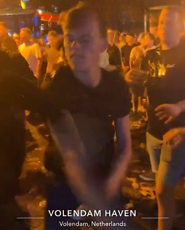 Nederlanders geven Marokkanen rake klappen op kermis in Volendam