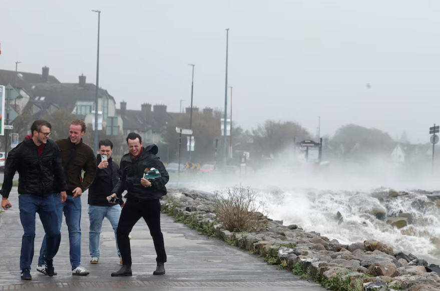 Ravage in Stadskanaal door storm Amy, ook elders overlast door omgewaaide bomen en hoogwater