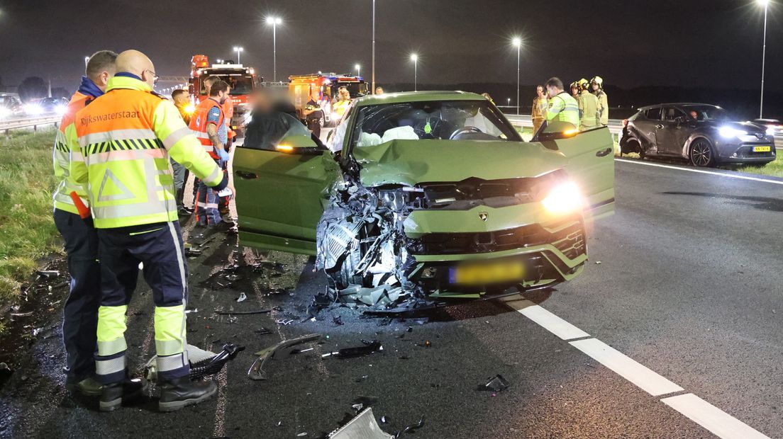 Peperdure Lamborghini total loss bij crash: snelweg urenlang dicht, Elia aangehouden