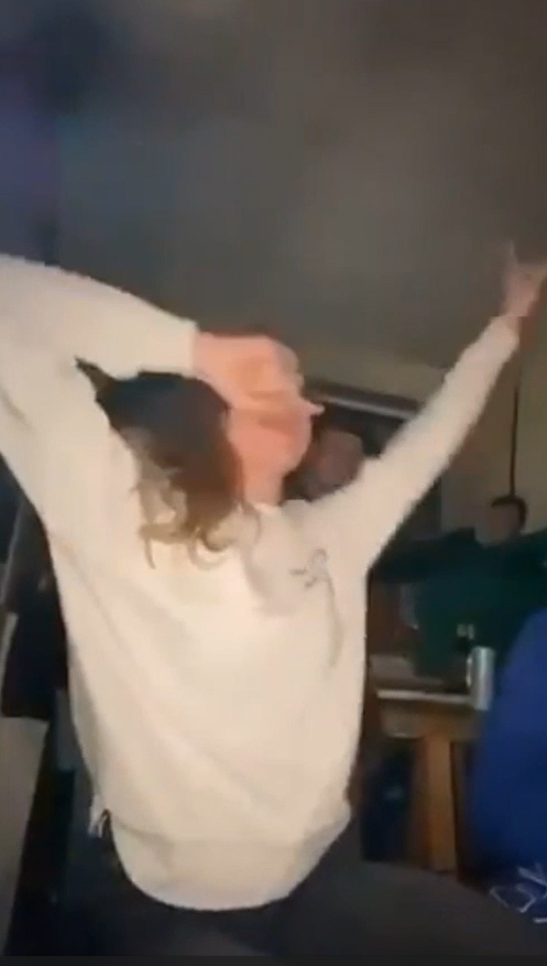 Video legt bizar moment vast van racistisch meisje