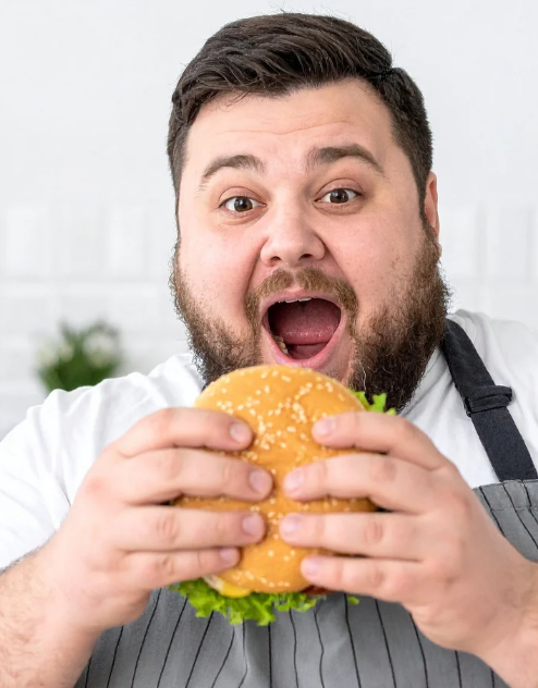 Man (22) slikt hele hamburger door ‘voor de grap’, nu vecht hij voor zijn leven in het ziekenhuis