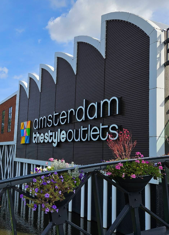 Geldautomaat weggeblazen bij keiharde plofkraak Halfweg