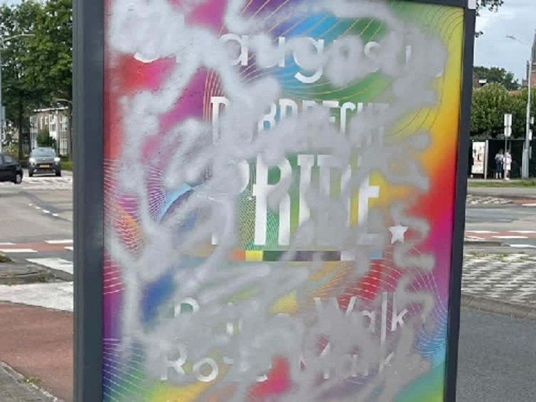 Alwéér borden gesloopt in dit dorp, deze keer van landelijke campagne over noodsituatie