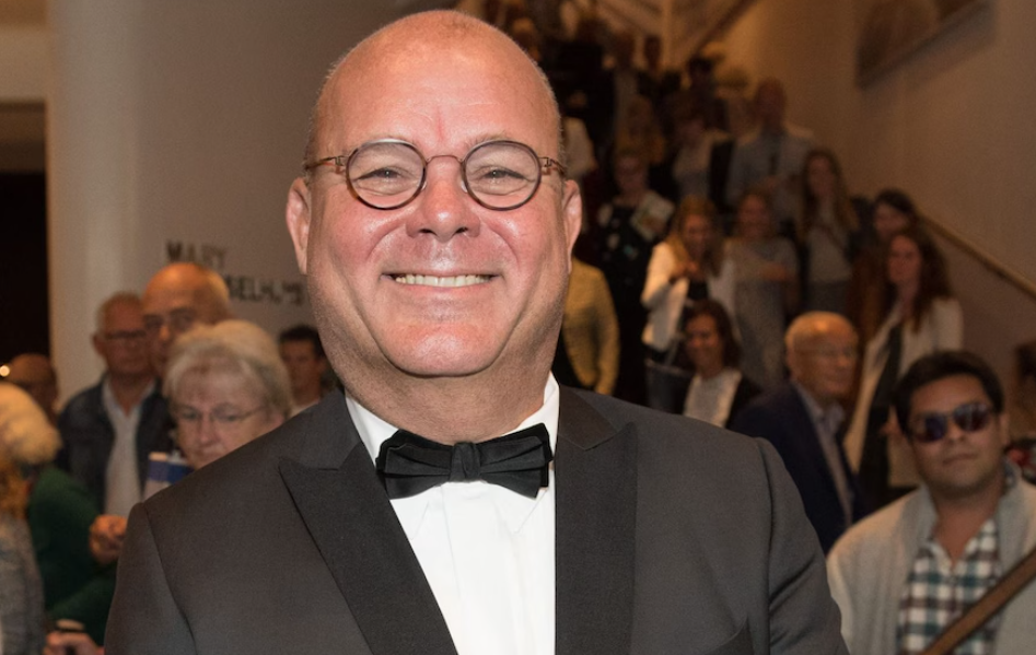 Oud tv-fragment met Paul de Leeuw gaat viraal op X en roept vragen op