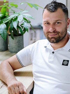‘Kopen Zonder Kijken’-aannemer Jack Bielec zwaargewond na motorongeluk