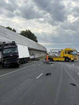 Nog twee rijstroken dicht na vrachtwagenongeluk op A2 bij Maarssen