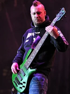 Tranen in de rockwereld: Limp Bizkit-bassist Sam Rivers (48) plotseling overleden