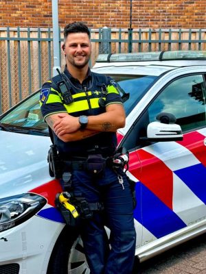 “77-jarige man beroofd in Utrecht, agent helpt en betaalt boodschappen”