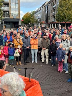Pro-vluchtelingendemonstranten voelen zich onveilig in Houten, vragen gesprek met burgemeester