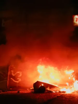 Hevige protesten in Ierland na vermeend misbruik van meisje (10) door uitgewezen asielzoeker