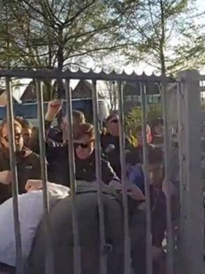 Fans van Kozakken Boys mishandelen en discrimineren Ahmed El Azzouti: “Ik heb mijn broer en broertje klappen zien krijgen”