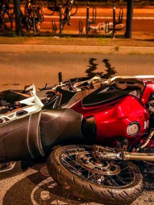 Eindhovenaar rijdt dronken en onder invloed motorrijder aan, vlucht weg en krijgt opmerkelijke straf