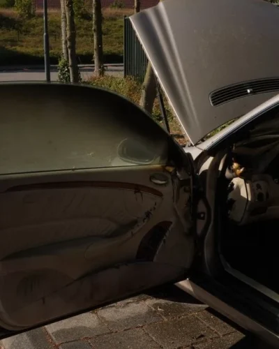 Ouder echtpaar op tijd uit brandende auto in Helmond