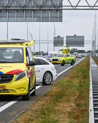 Verkeersruzie tussen twee bestuurders uitgevochten op de A16, lange file