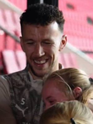 PSV-ster verrast rouwende familie: “Hoop dat jullie hier kracht uit halen”