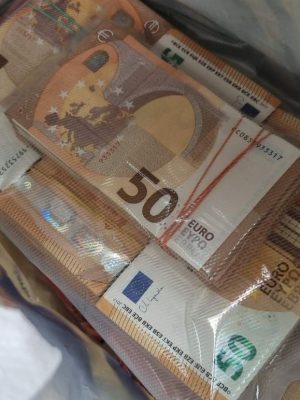 Echtpaar wast 50 miljoen euro wit vanuit onschuldige winkel in Rotterdam