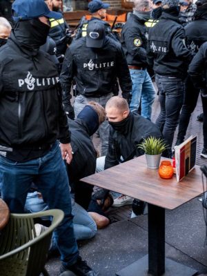 Politie arresteert 37 relschoppers bij ‘Els Rechts’-demonstratie