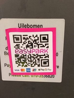 Waarschuwing: oplichting met valse QR-stickers op parkeerautomaten