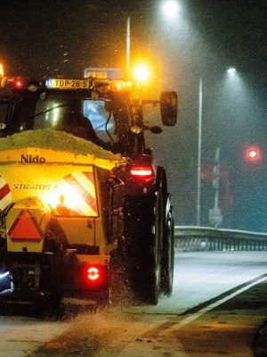 Code geel in vier provincies door gladheid: strooiwagens rukken massaal uit
