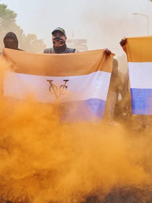 Defend-groepen winnen terrein te midden van groeiend asielprotest: “Er broeit iets, mensen zijn het zat”