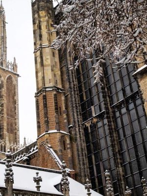 Wijzer van 70 kilo raakt los van Domtoren en valt naar beneden