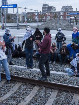 XR wil kabinet mes op de keel zetten: ’Sancties of we leggen het land plat!’