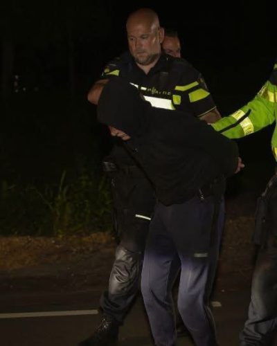 Scooterdief krijgt lesje gezag: agent grijpt in en zegt wat iedereen denkt – ‘Smoel houden!’