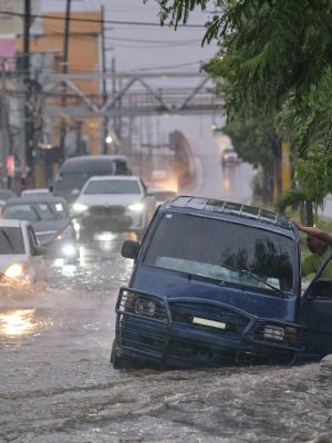 Tropische storm Melissa richt ravage aan in Haïti: doden, ingestorte bruggen en dreiging van orkaan op komst