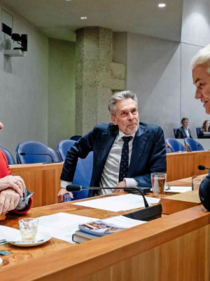 Na maanden zwijgen komt Marjolein Faber met boek over haar ministerschap
