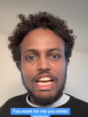 Schokkende video gaat viraal: Somalische asielzoeker scheldt hardwerkende burgers uit en claimt dat ‘iedereen voor hem werkt’