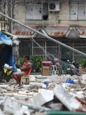 Filipijnen verwoest door zware beving – kinderen, families en complete wijken bedolven