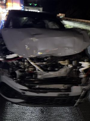 Drama op snelweg: botsing vrachtwagen en auto legt A2 plat – reizigers woedend