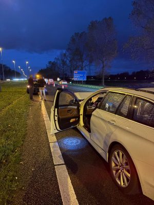 A6 compleet vast na crash met drie auto’s